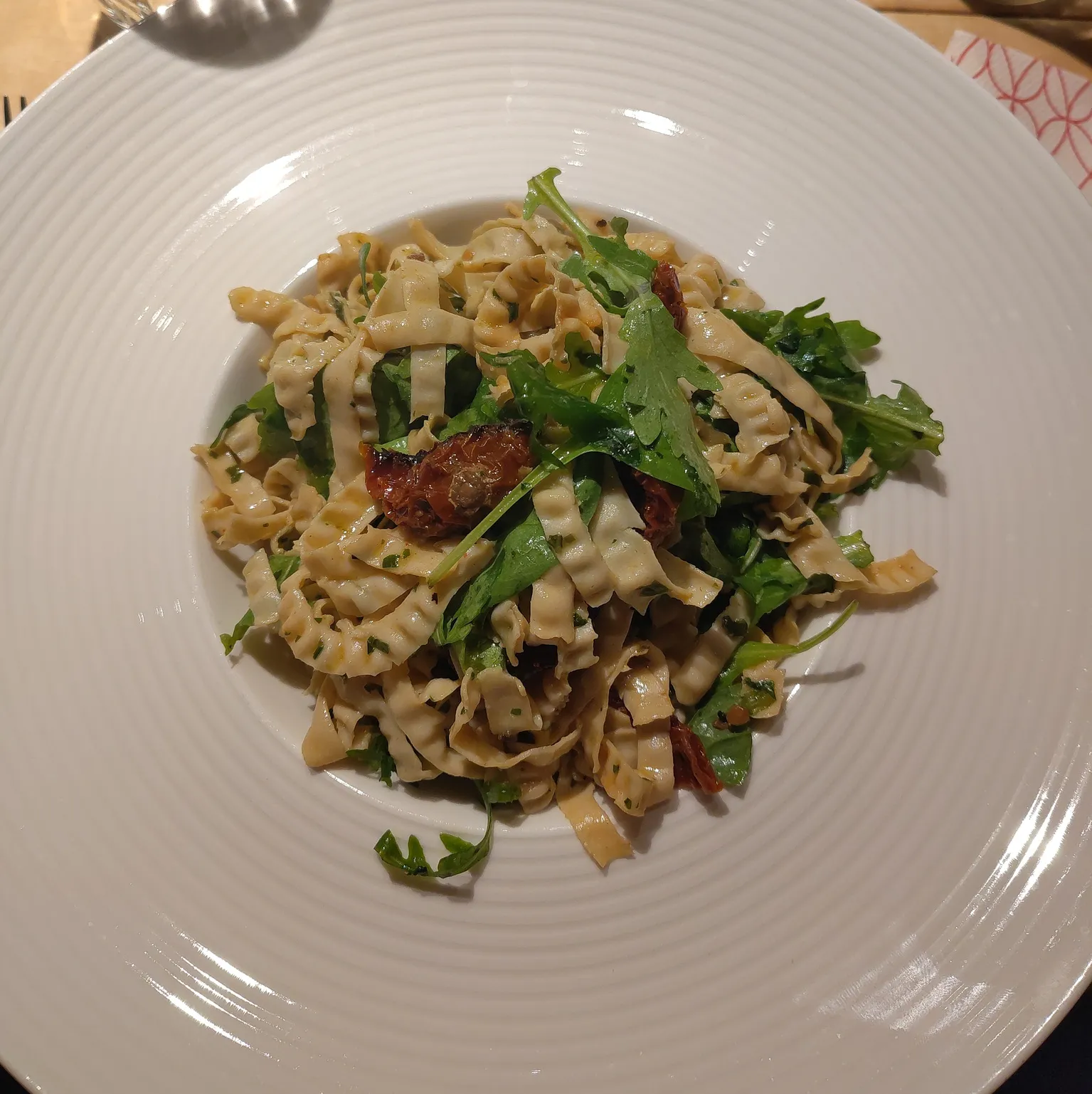 Hauptgang des Abends, Tagliatelle mit Rucola, Parmesan und getrockneten Tomaten